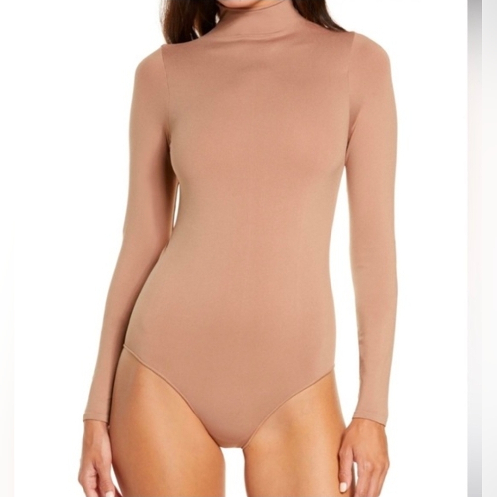 SKIMS Essential Mock Neck Long Sleeve Bodysuit| Sienna / S/M